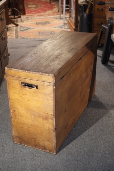 coffre de rangement en bois massif